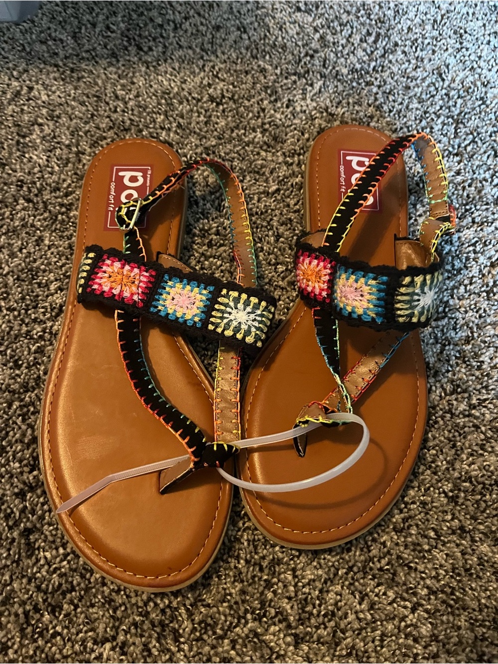 Pop sandals
